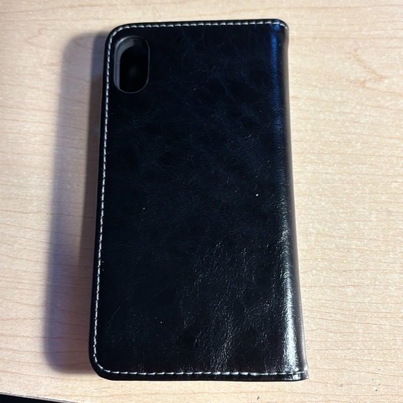 Roots 73 iPhone x wallet/case like new - Picture 3 of 5